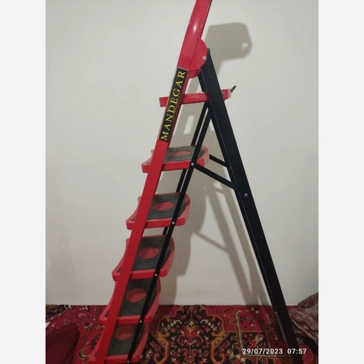 نردبان 6 پله پهن مهرنگار مدل سما (پس کرایه)